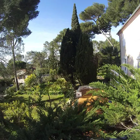 Rez-de-chaussee Dans Grand Jardin Provencal, Tatiana *