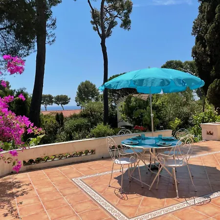 Rez-de-chaussée Dans Grand Jardin Provençal, à La Tatiana Antibes