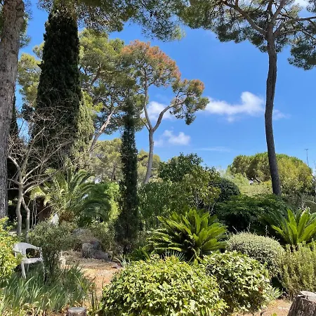 Rez-de-chaussée Dans Grand Jardin Provençal, à La Tatiana Antibes