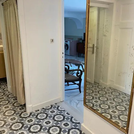 Rez-de-chaussee Dans Grand Jardin Provencal, A La Tatiana