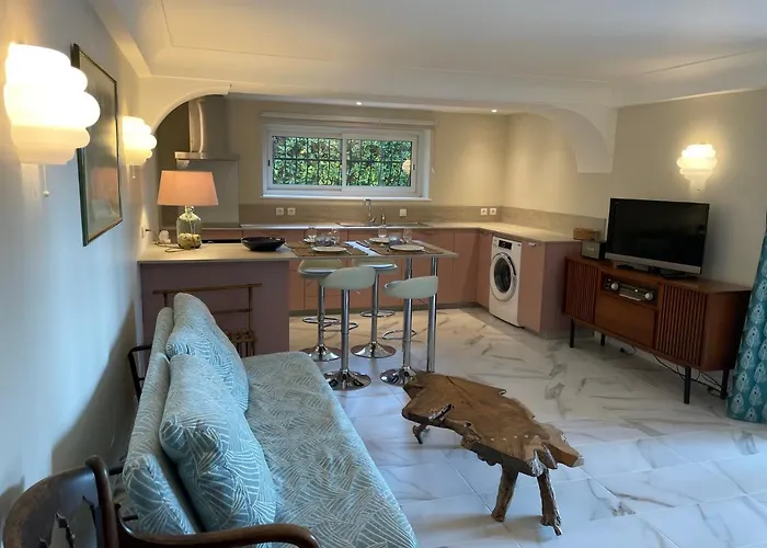 Rez-de-chaussee Dans Grand Jardin Provencal, A La Tatiana Apartman Antibes