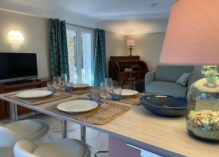 Rez-de-chaussee Dans Grand Jardin Provencal, A La Tatiana Apartman Antibes