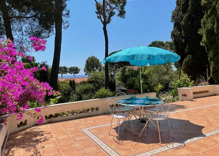 Rez-de-chaussee Dans Grand Jardin Provencal, A La Tatiana Antibes