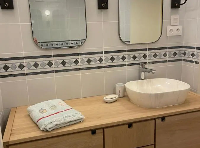 Rez-de-chaussee Dans Grand Jardin Provencal, A La Tatiana Apartman