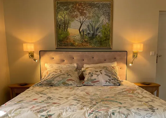 Rez-de-chaussee Dans Grand Jardin Provencal, A La Tatiana * Antibes